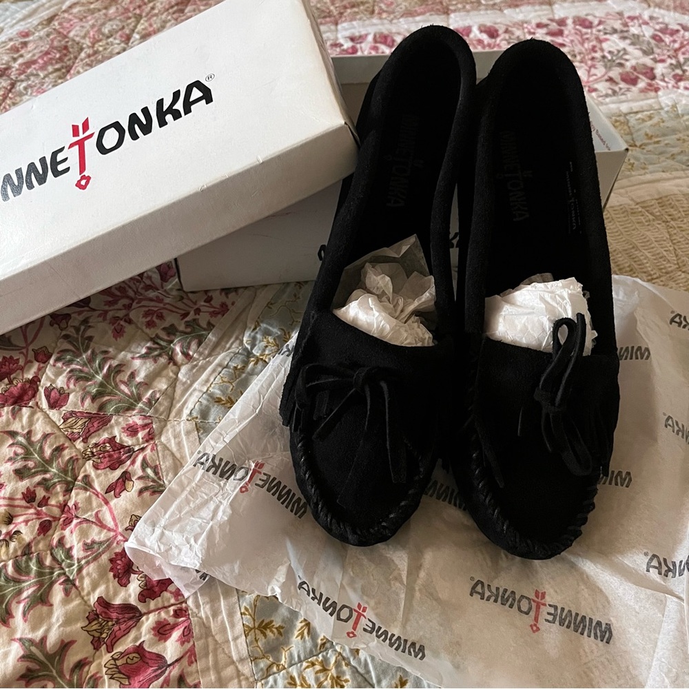 NWT Minnetonka Moccasins Black Suede Fringe Mocs Kilty SZ 8 (per website fit 9)